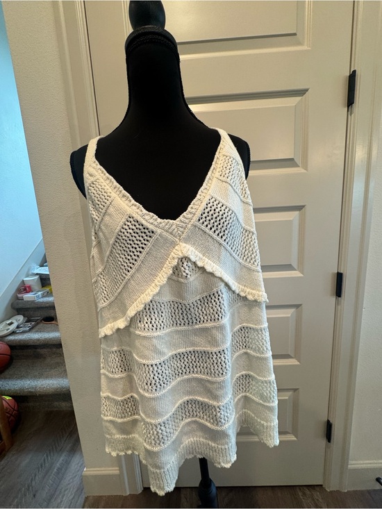 Democracy Tops - Democracy White Knit V‑Neck Tank